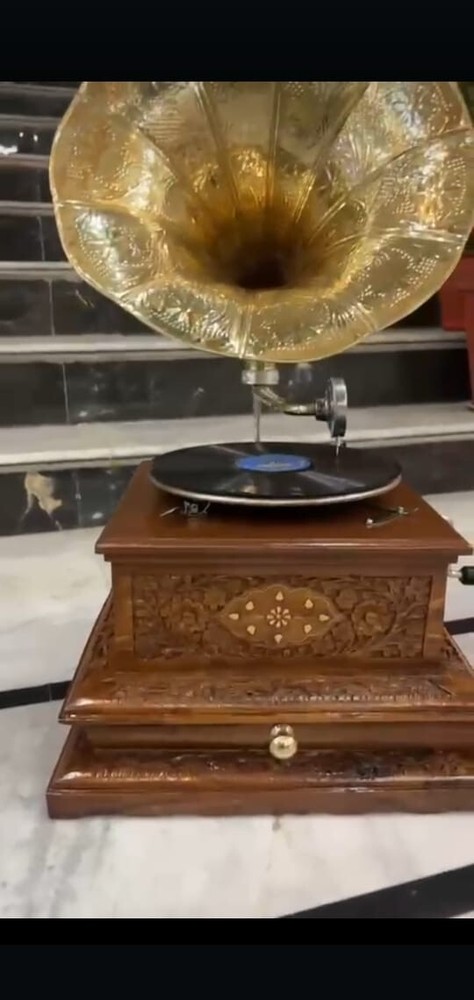 Antique HMV Gramophone Fully Functional Working Phonograph, win-up record player