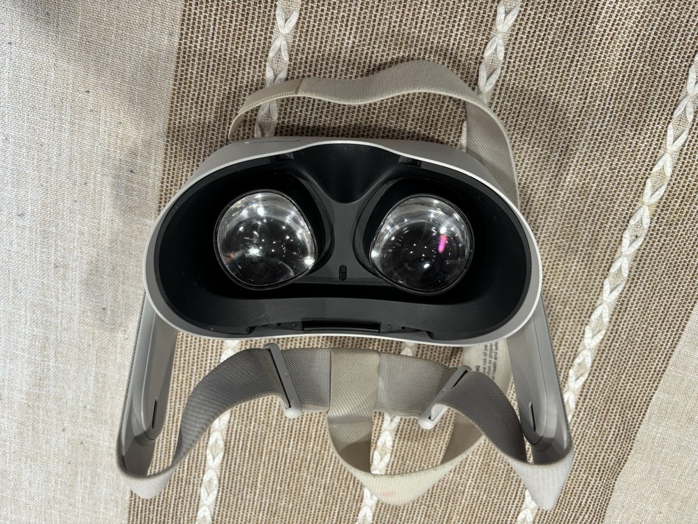 Oculus Meta Quest 2 (128GB) VR Headset - White Headset ONLY No Controllers