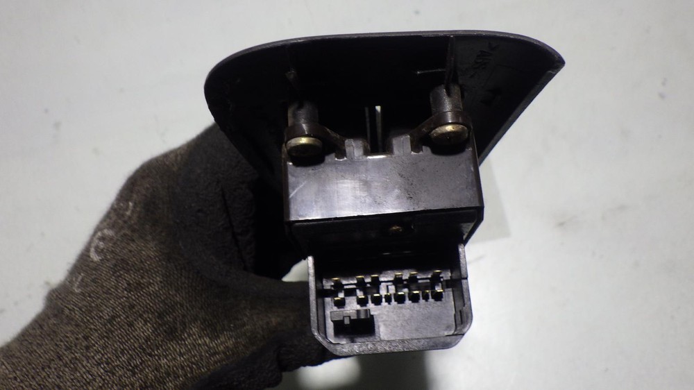 03 PONTIAC VIBE Front Door Switch