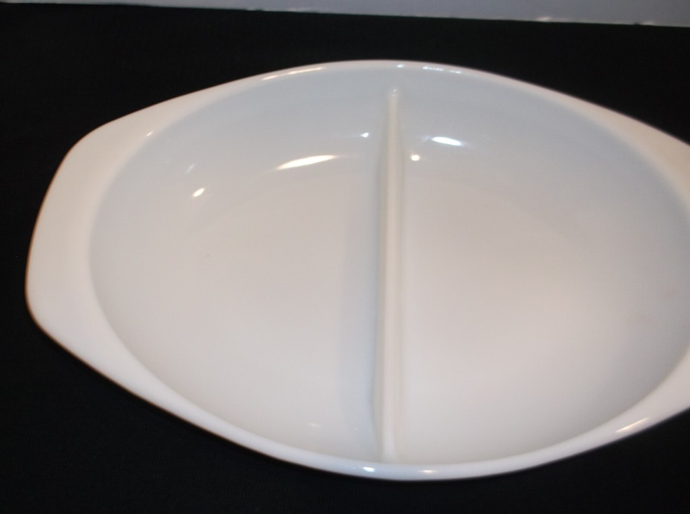 Vintage Pyrex 1-1/2 Quart White Split Casserole Dish Ovenware #1063
