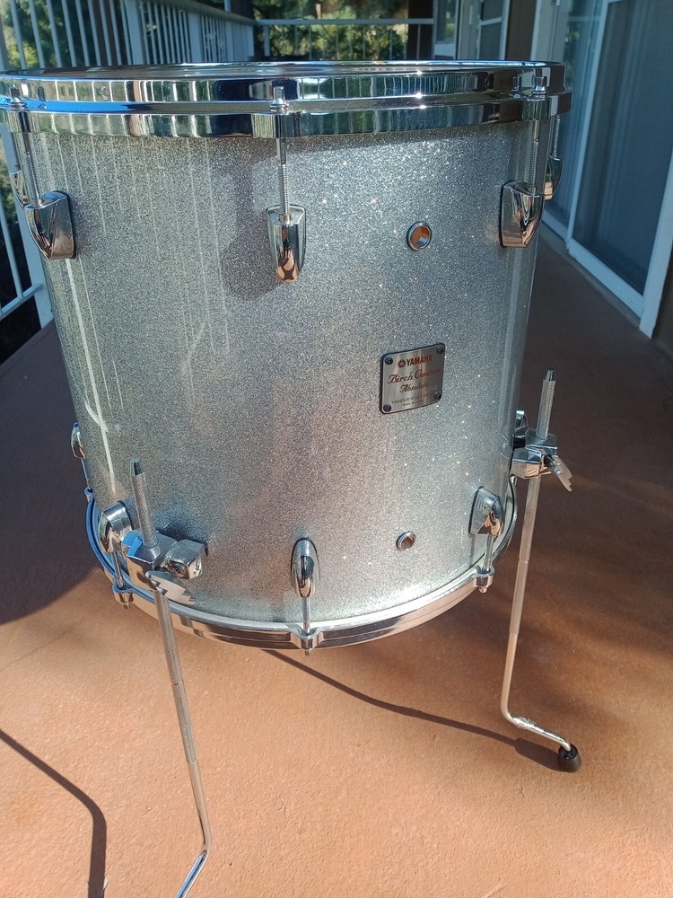 Yamaha Birch Custom Absolute Floor Tom, 16" width x 15" depth, Silver Sparkle