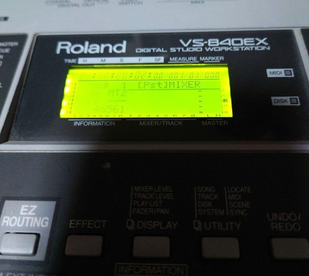 ROLAND VS-840EX Multi-track Recorder