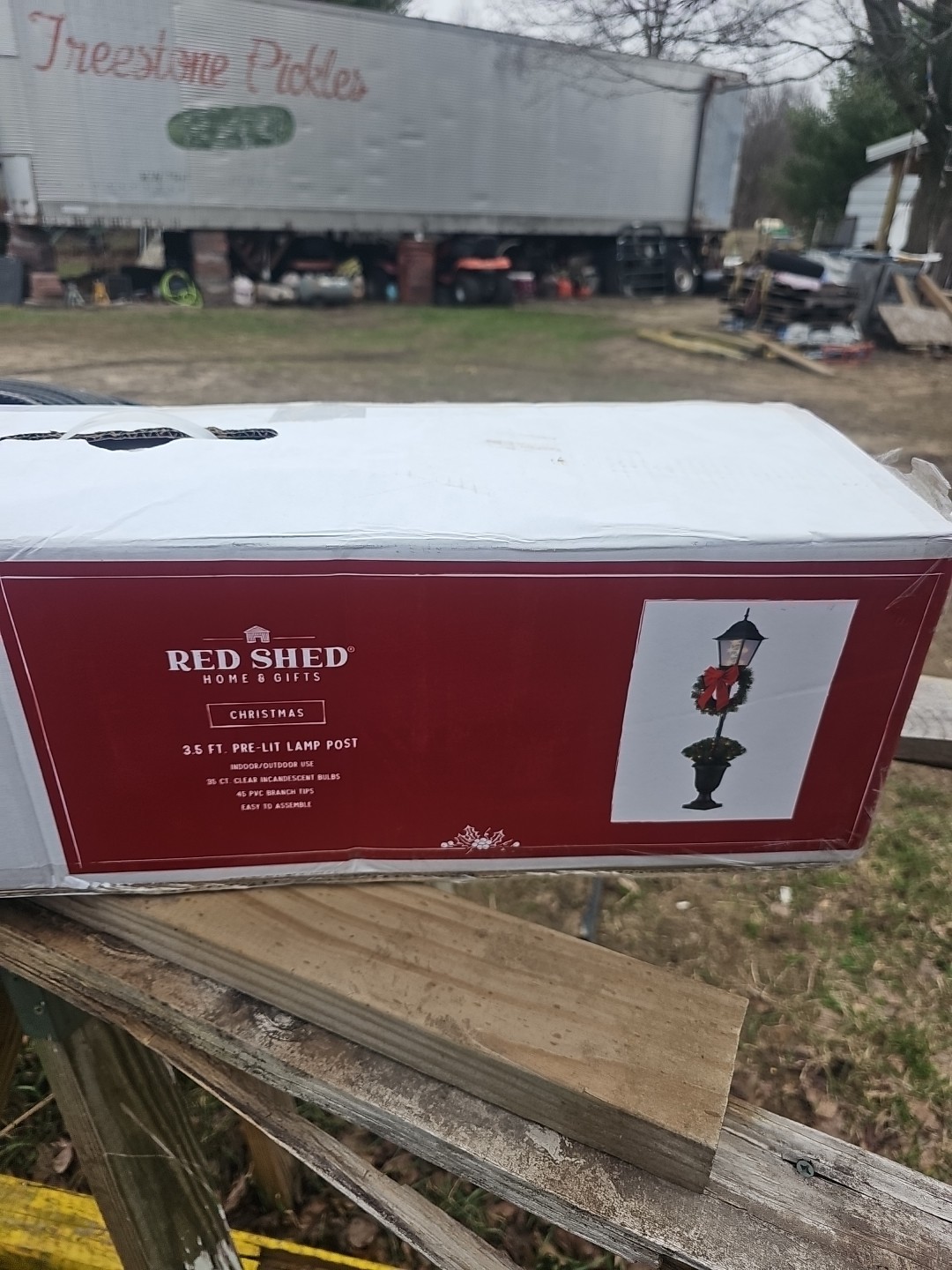 Red Shed Pre-Lit 3.5 ft Christmas Lamp Post 35 Incandescent Bulbs