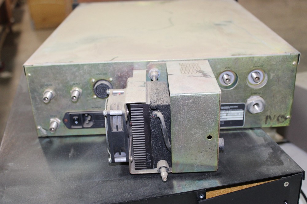 California Analytical Instruments 400 HCLD-C NOX ANALYZER