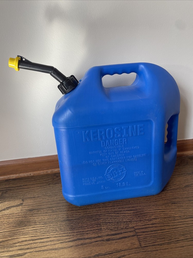 BLITZ  5 GAL  PLASTIC KEROSENE CAN SELF VENTING #50877