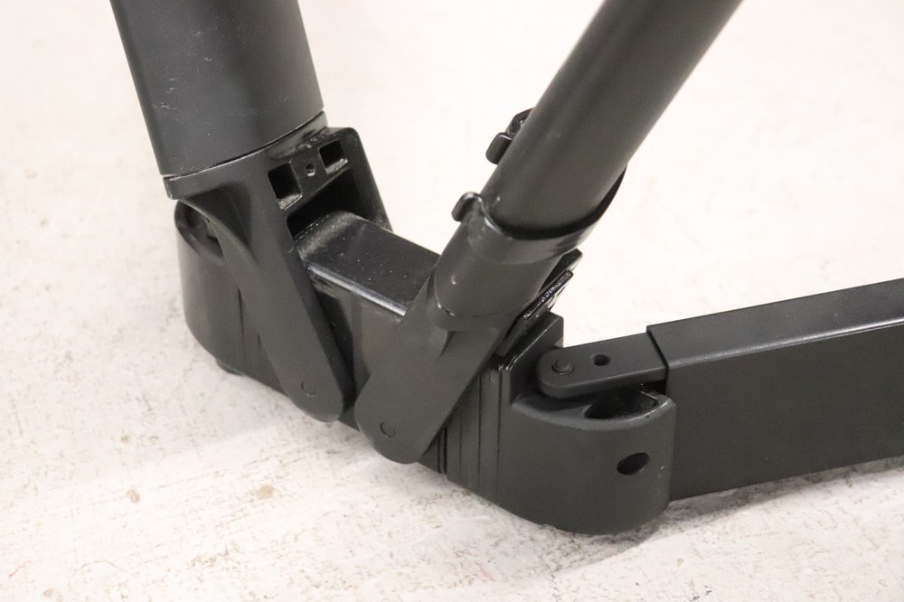 Ultimate Support V-Stand Pro V-Style Keyboard Stand Black