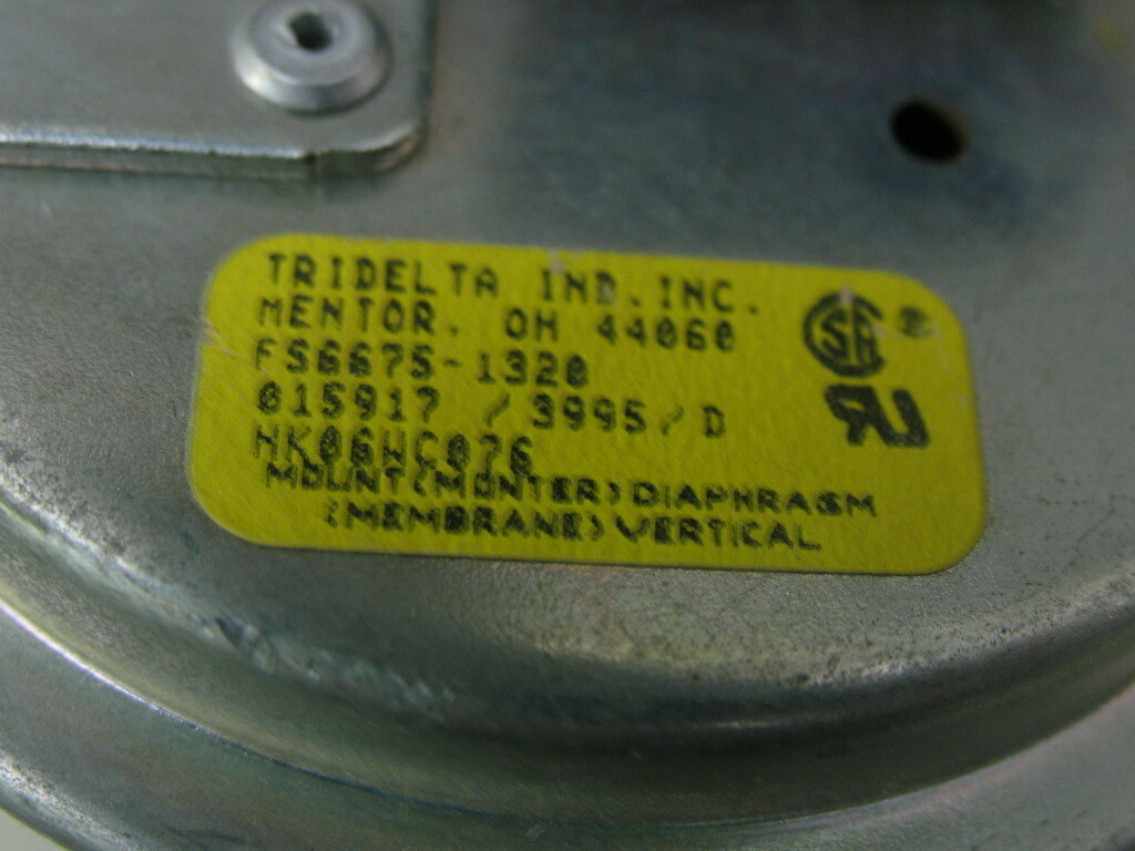 Carrier Bryant TRIDELTA FS6675-1320 Pressure Switch HK06WC076