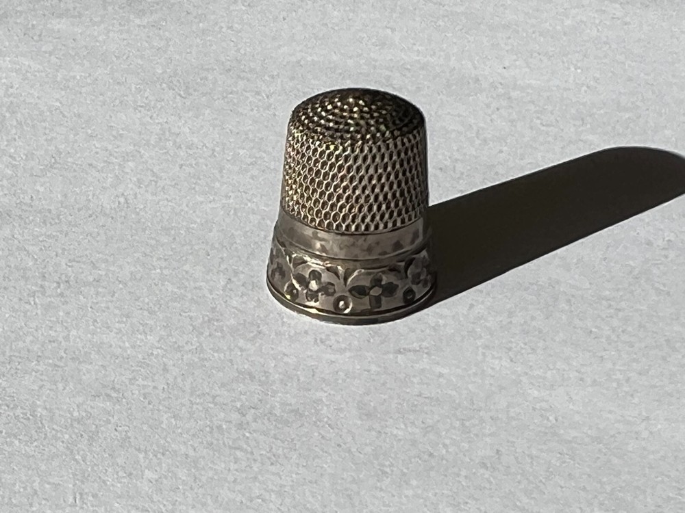 Antique Sterling Simons 4 Petal Flor & Dot Thimble