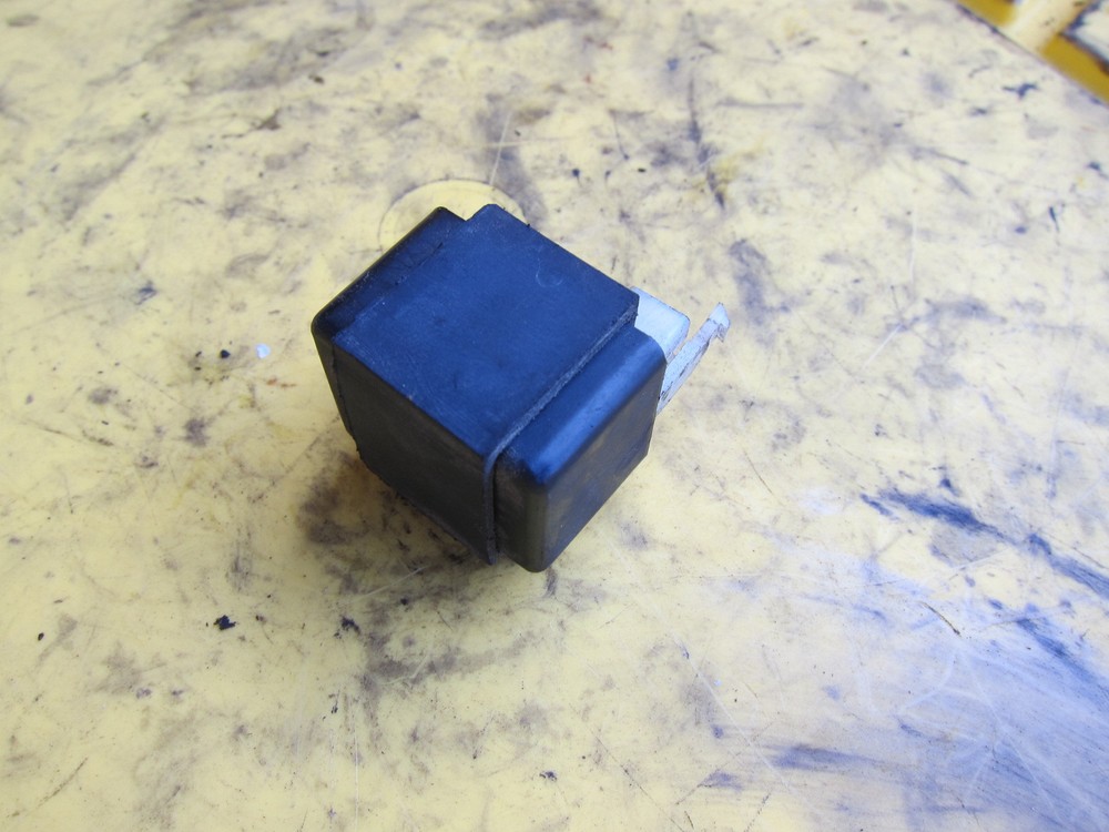 1995 Suzuki GS500 E OEM RELAY