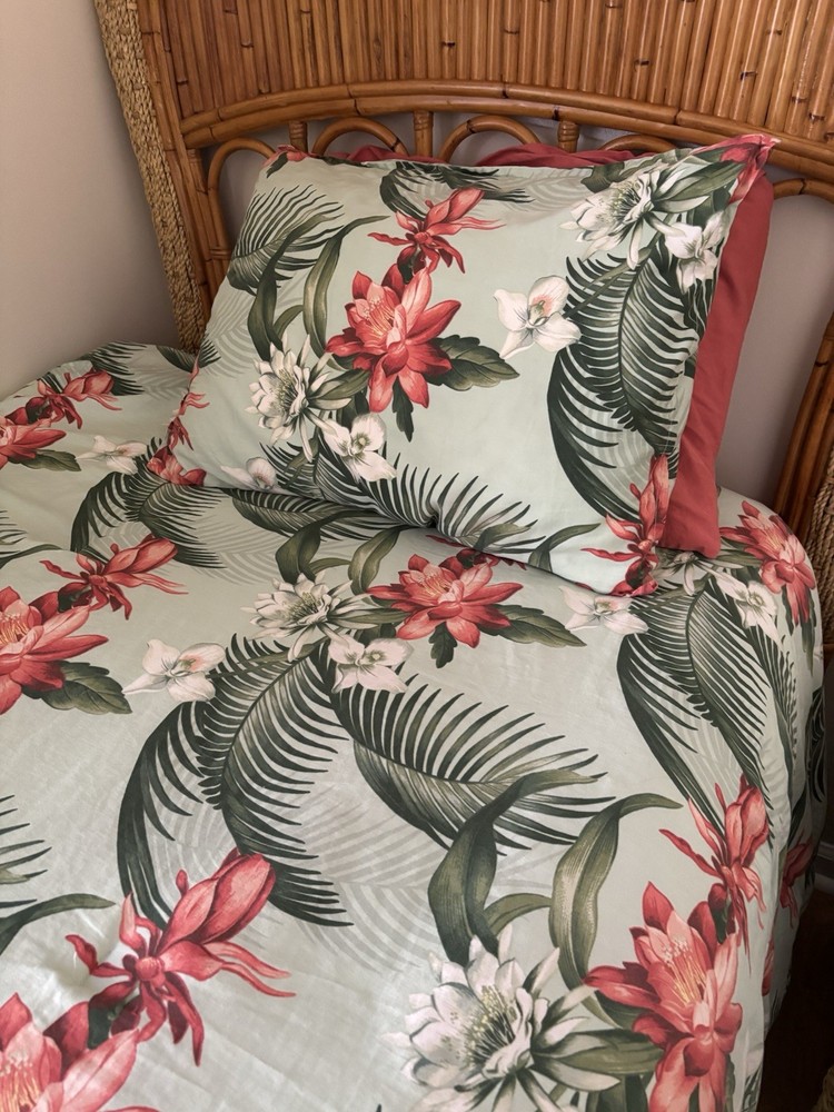 Tommy Bahama Twin Size Tropical Comforter & Sheet Set