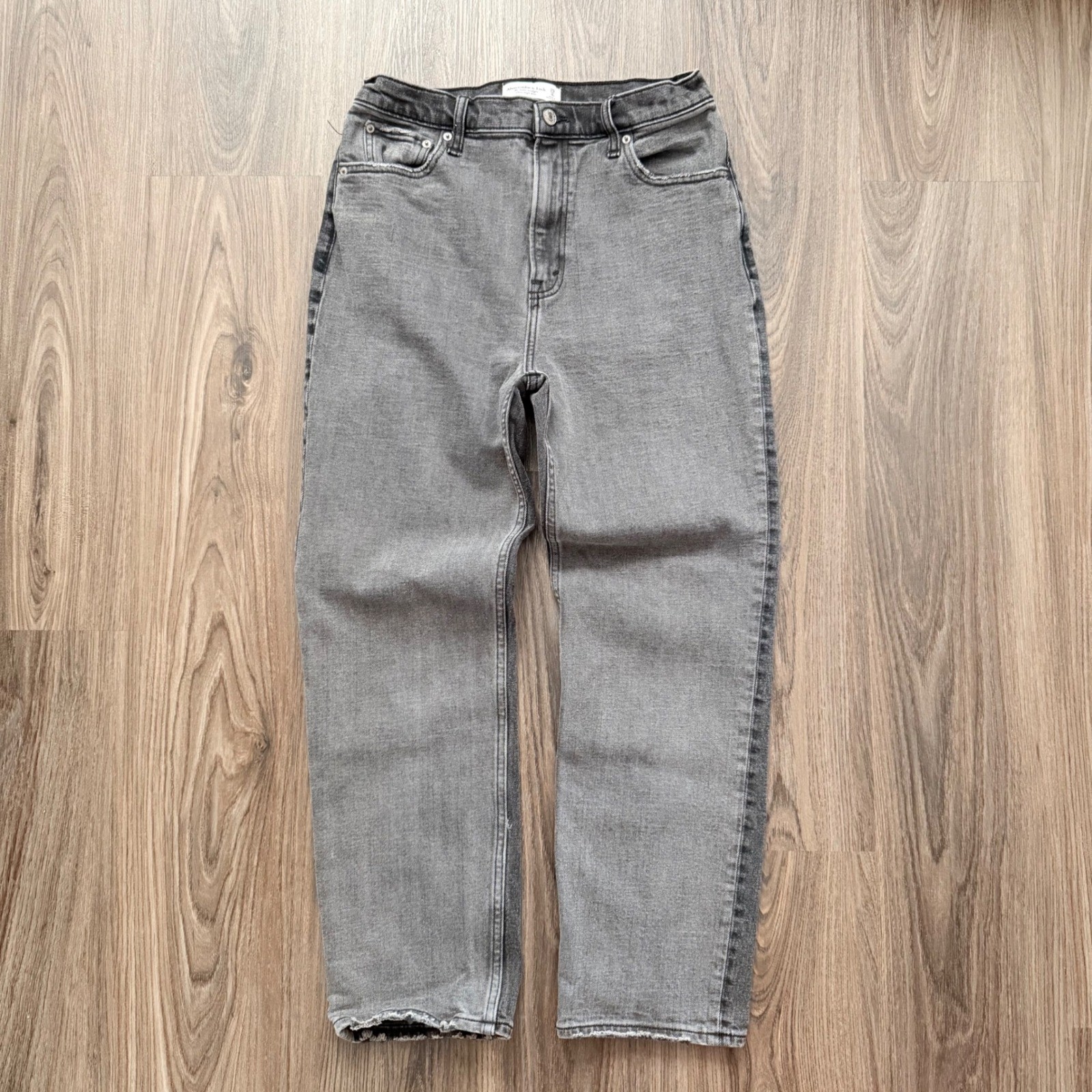 Abercrombie & Fitch Ultra High Rise Ankle Straight Jeans Grey Wash Size 29 8R