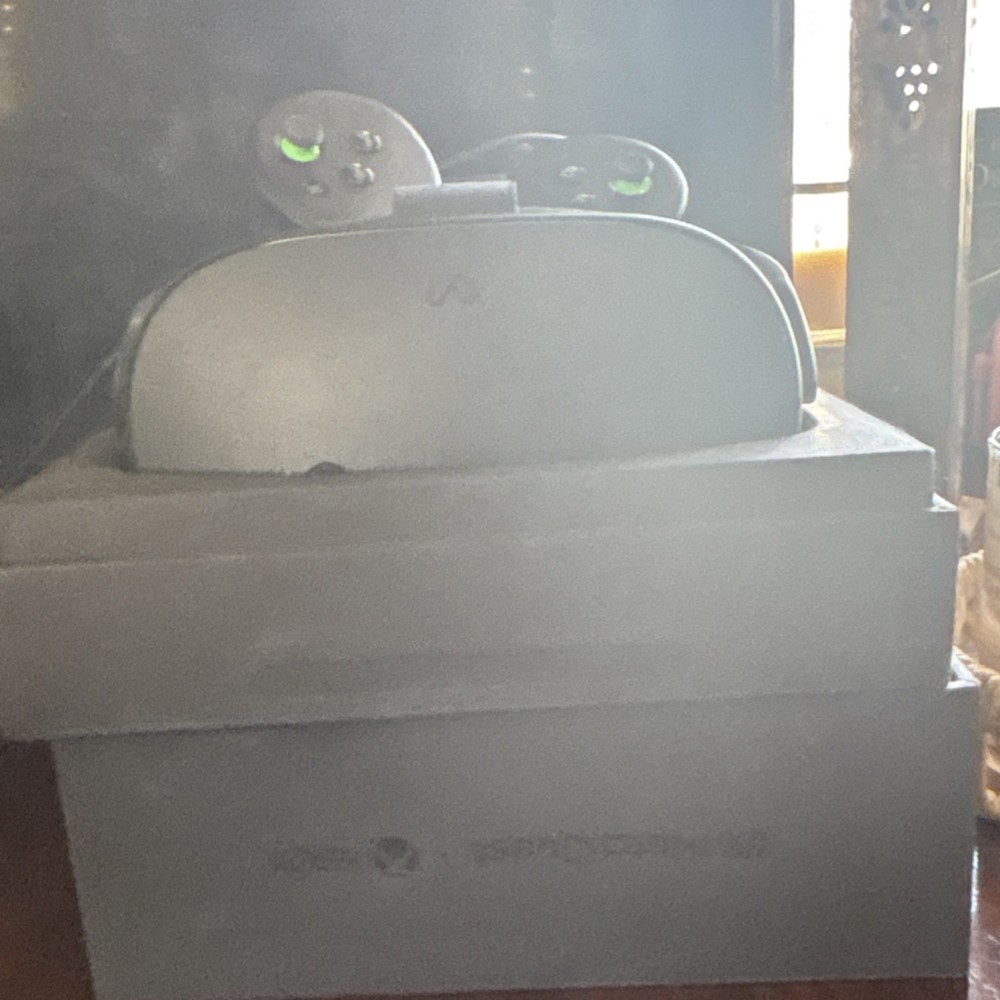 Meta Quest 3s Xbox collab VR Headset with Controllers - Black Plastic Material
