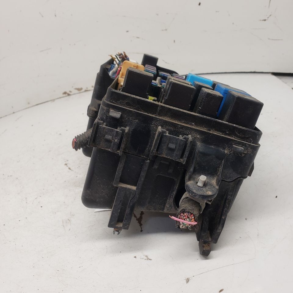 Used Fuse Box Engine fits: 2010 Mazda 3 Grade A
