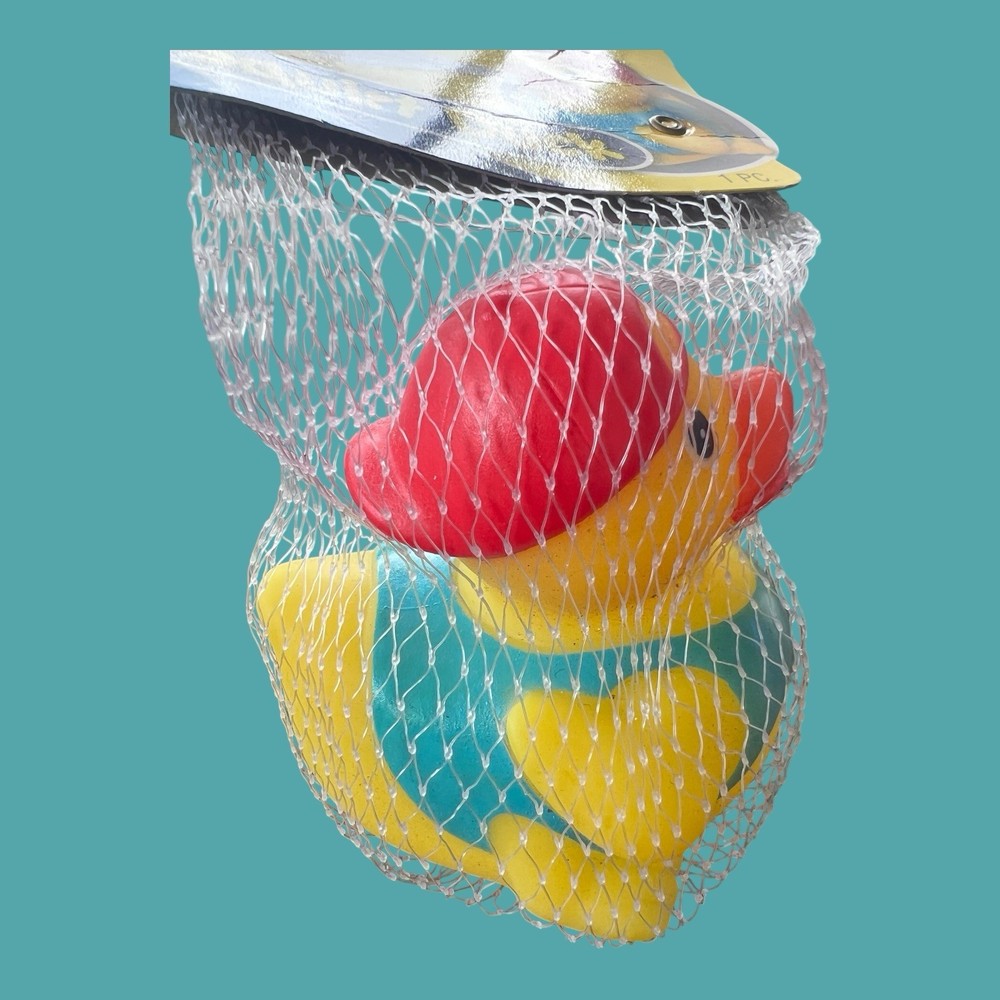 🐤New Splash Fun Squirt Rubber Duck With Hat.