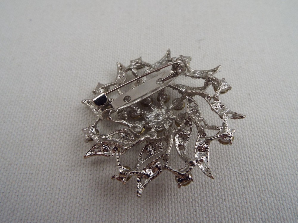 Silvertone Rhinestone Pin (J46)