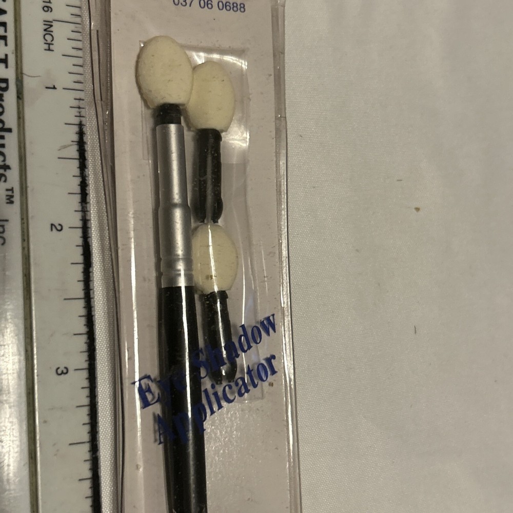 Targeted Placement Sponge Blending Eye Shadow Brush W/2 Extra Replacement Tips N