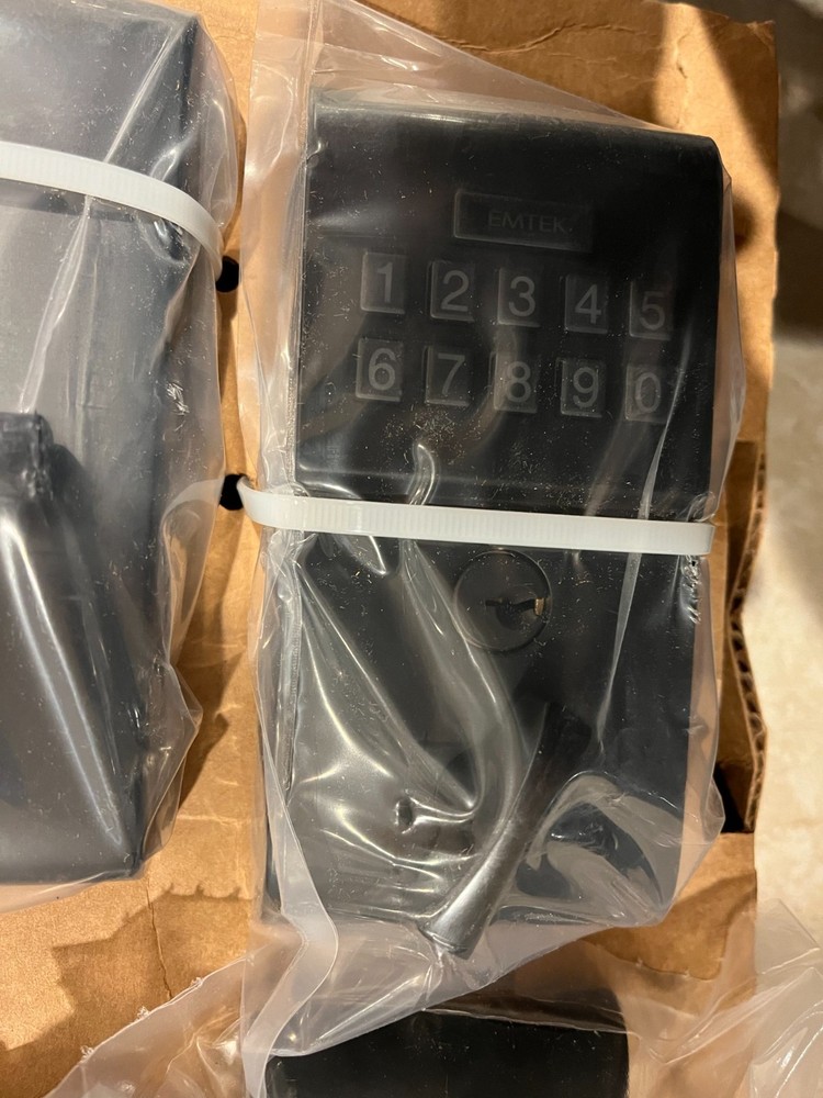 NEW Emtek E4817HLORHUS1 Modern Keypad Entryset - Black