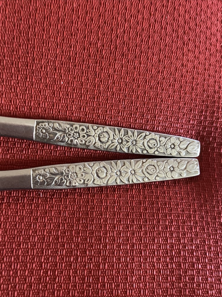 2 Oneida Malibu Stainless Dinner Knives
