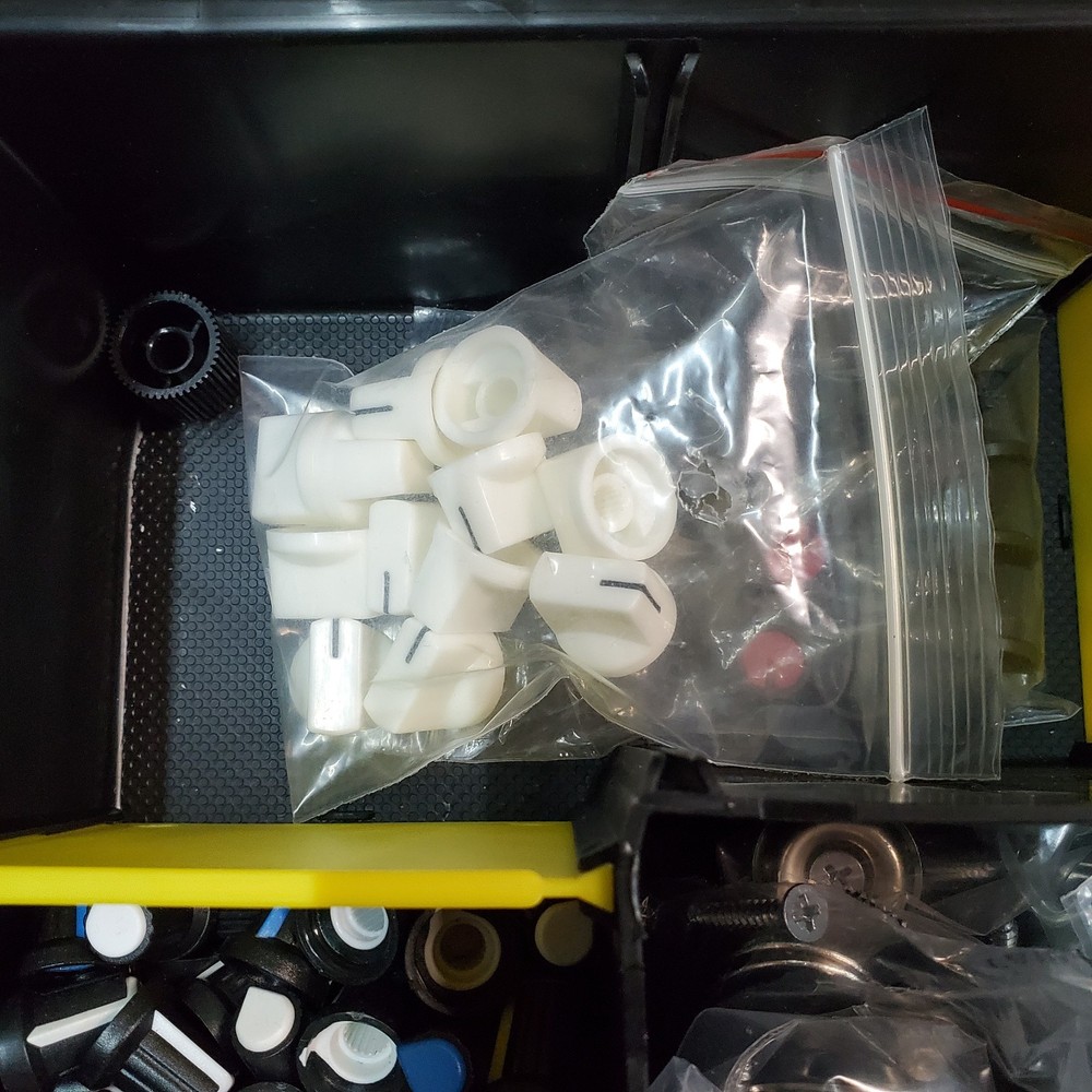 Assorted Stereo Knob Set