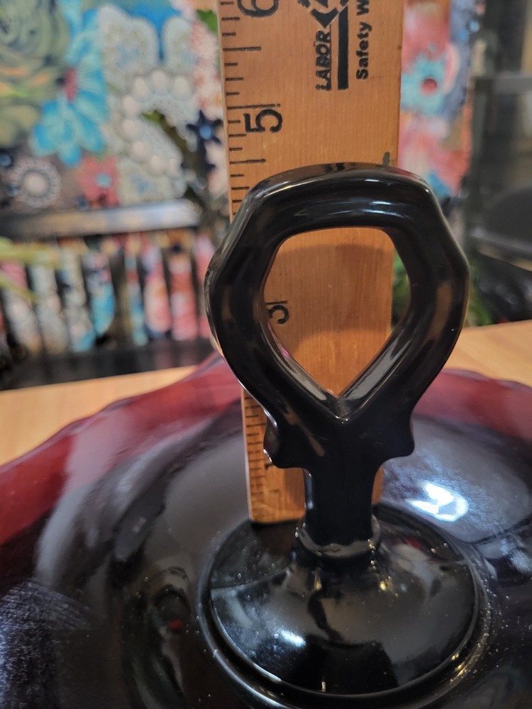 L.E. Smith Black Amethyst Mt. Pleasant keyhole handled serving plate