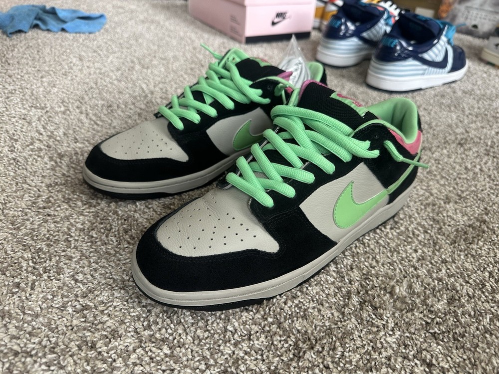 Nike SB Dunk Low Poison