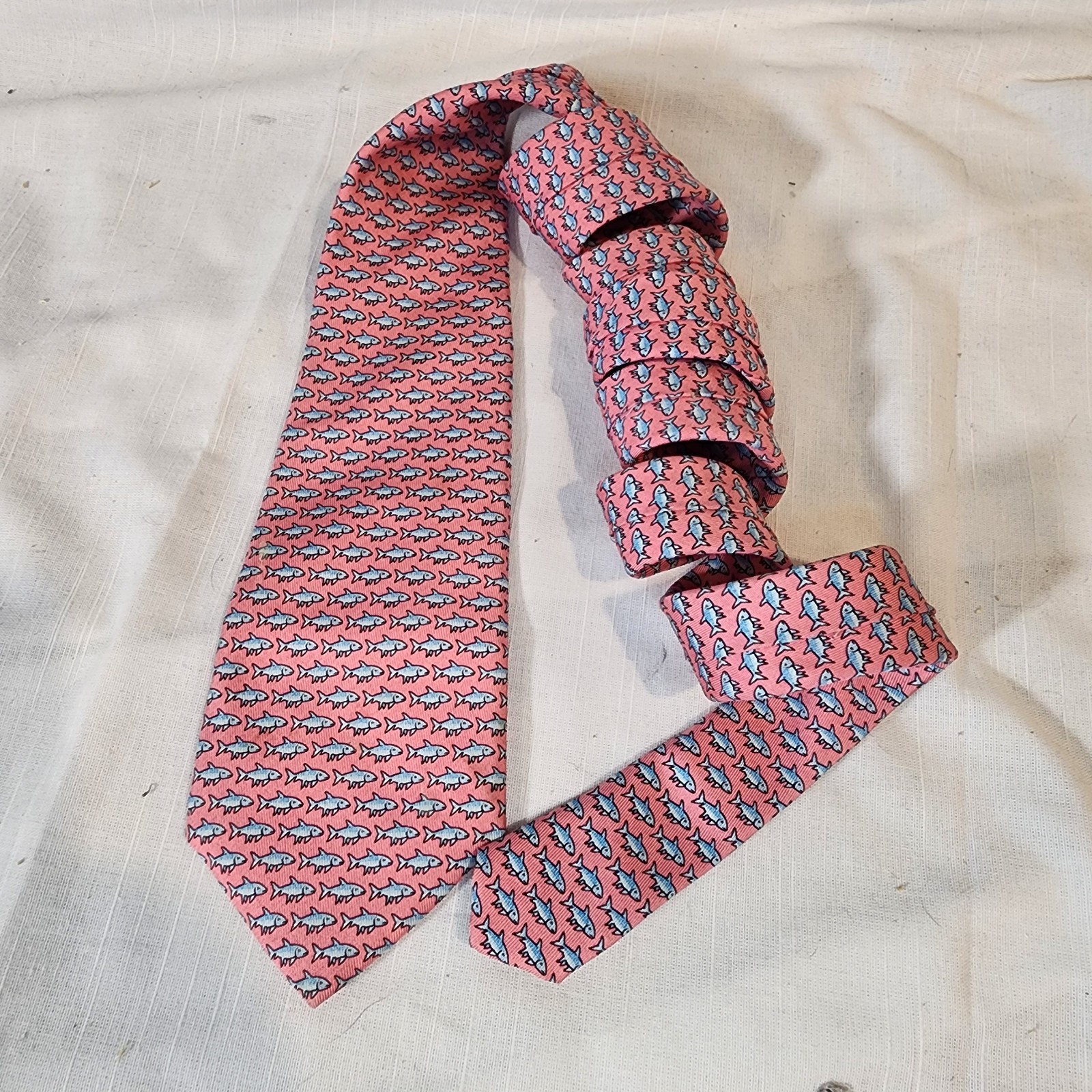 Vineyard Vines, Shep & Ian, Boy's Silk Necktie, Pink with Gray Fish, USA, Nice!