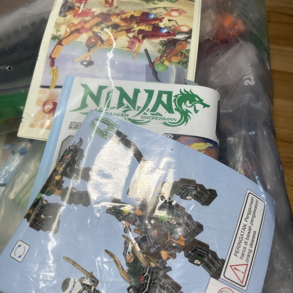 minifigure And Blocks Instruction Book