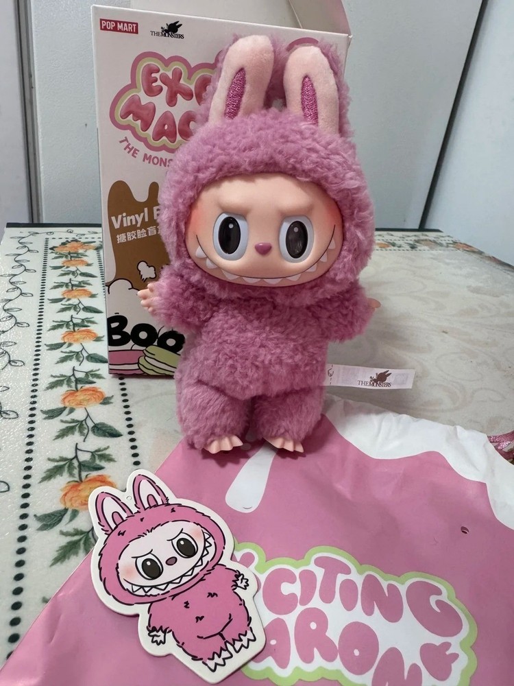 Authentic Collector's Edition Heart-Fluttering Macarons ‘Lychee Berry’ Clear Box