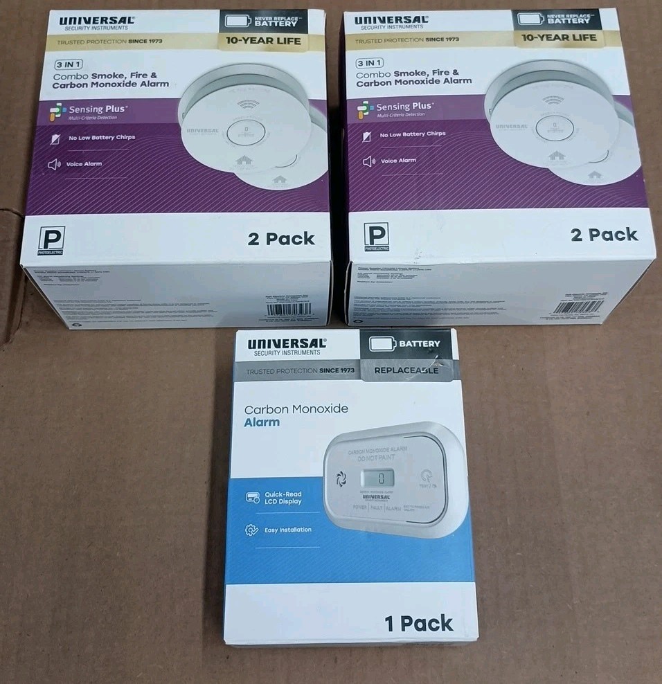 (4) Universal Security Instruments Combination Smoke/Carb & (1) Carbon Monoxide