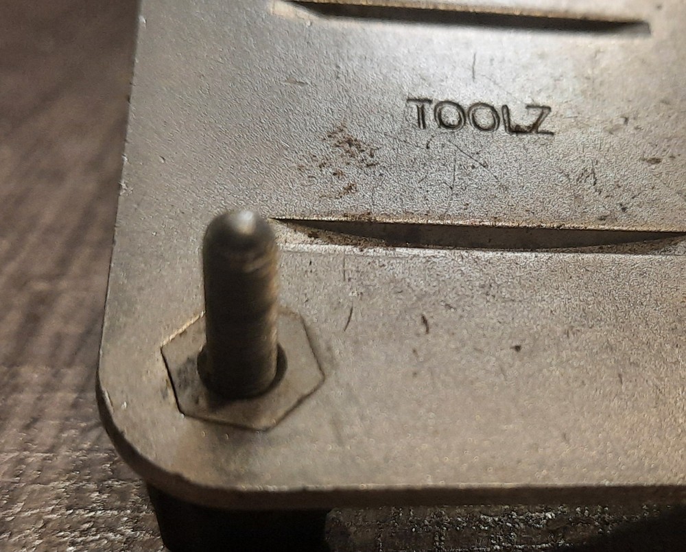 ROBOTOOLZ Leveling Base for Torpedo Level RTA1550, Used