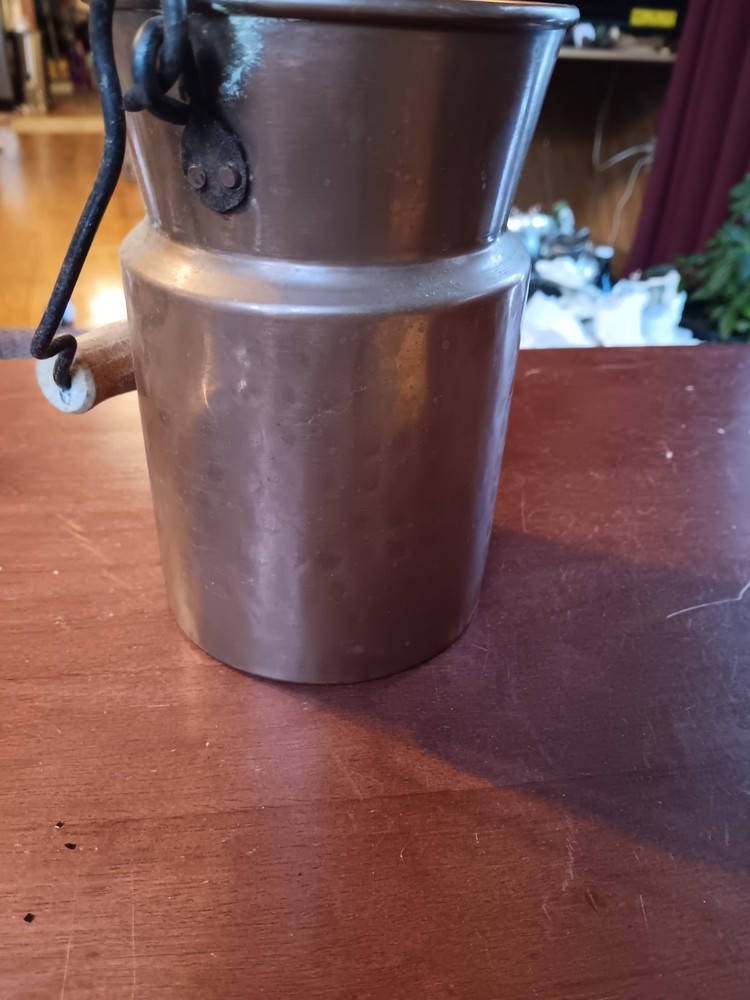 DECORATIVE COPPER POT W/ HANDLE. 1339