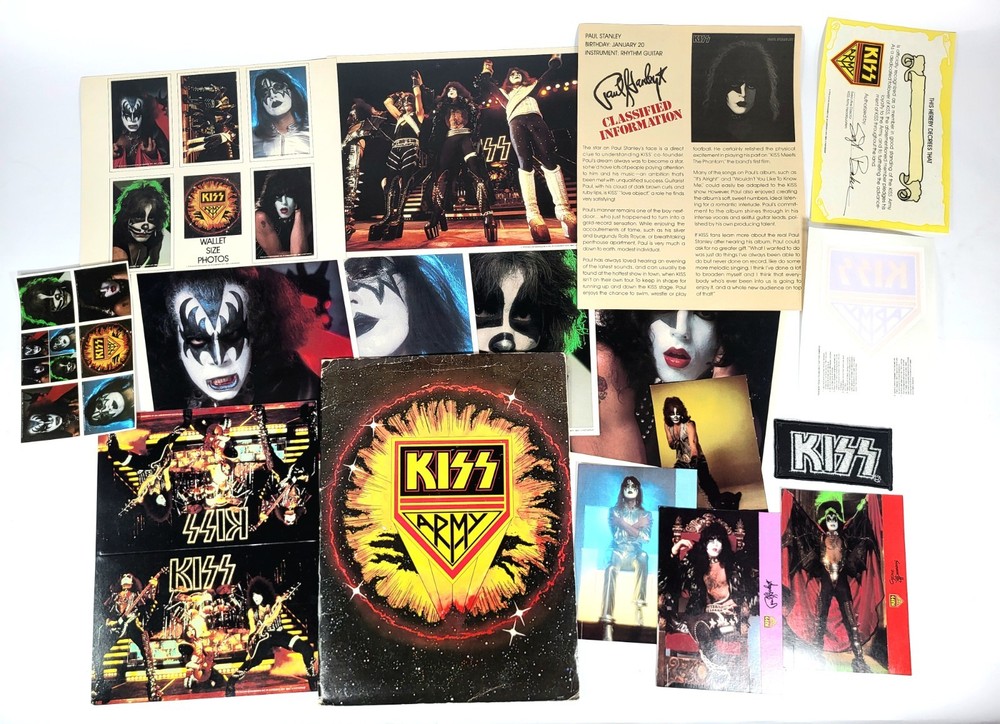 VINATGE 1978 KISS ARMY SOLO ALBUM  KIT (FOLDER, PHOTOS, PROMOS ETC.)