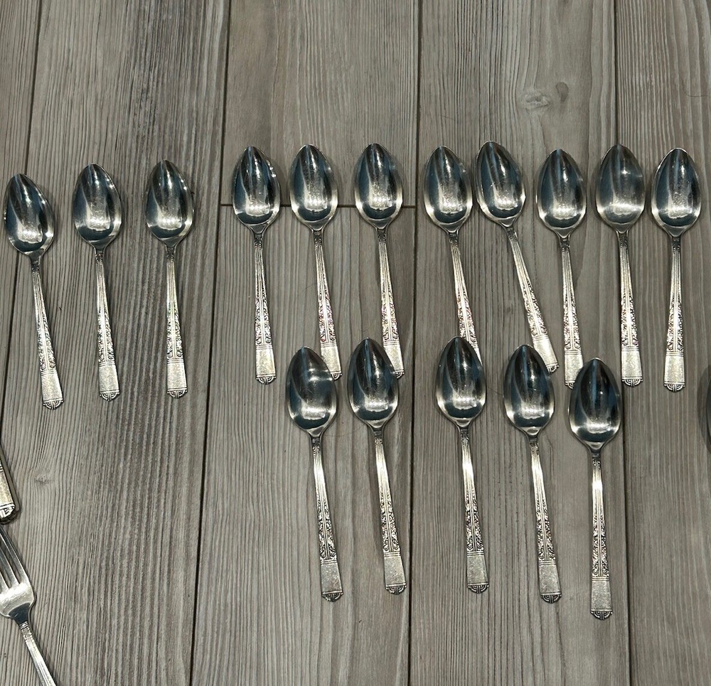 Oneida Royal York Tudor Silver Plate Flatware Set Complete 52 Pieces