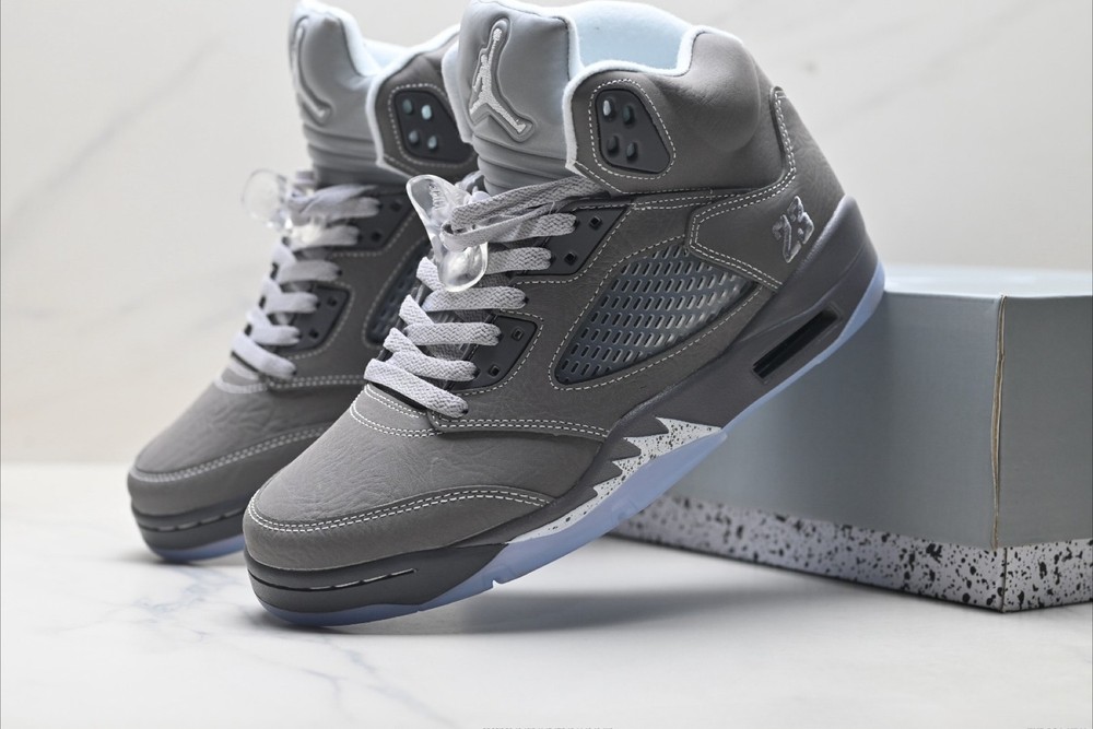 DD0587-002 AJ5 “Wolf Grey” (2026)