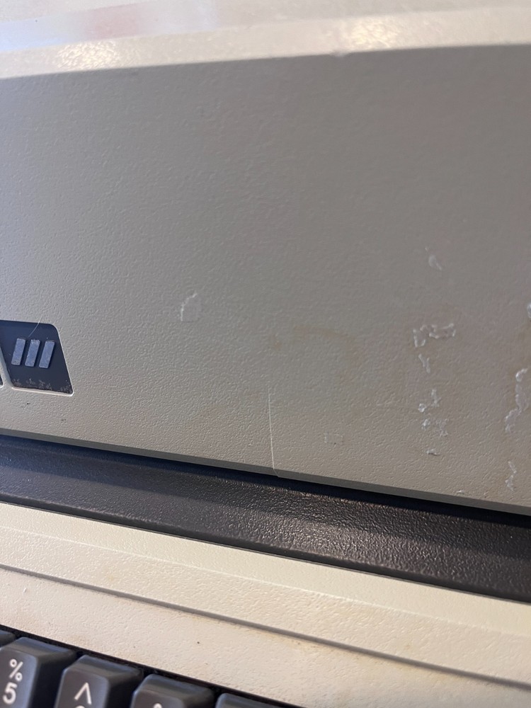 Apple III Computer 256k - Powers On - For Repair - Missing One Key