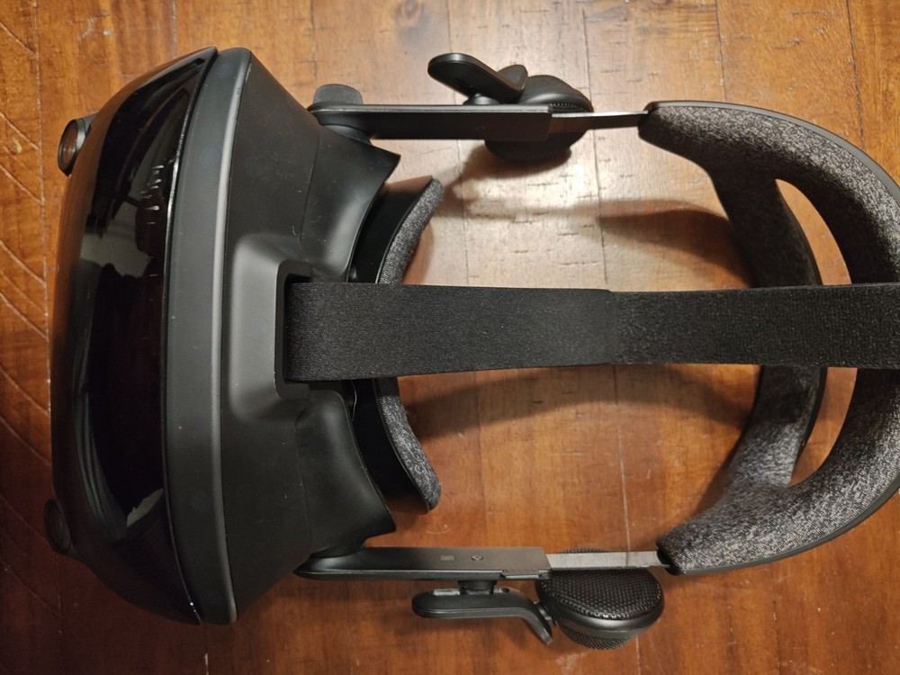 Valve Index VR Headset Full Kit PCVR w/ 2x Controllers + 4x Base Stations USED