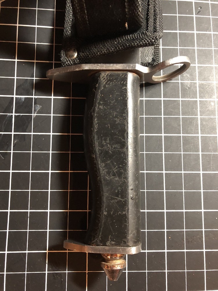 survival knife fixed blade with nylon sheath