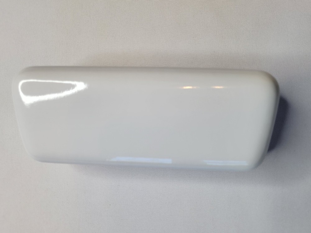 NINE WEST MEDIUM WHITE HARD SUNGLASS CASE