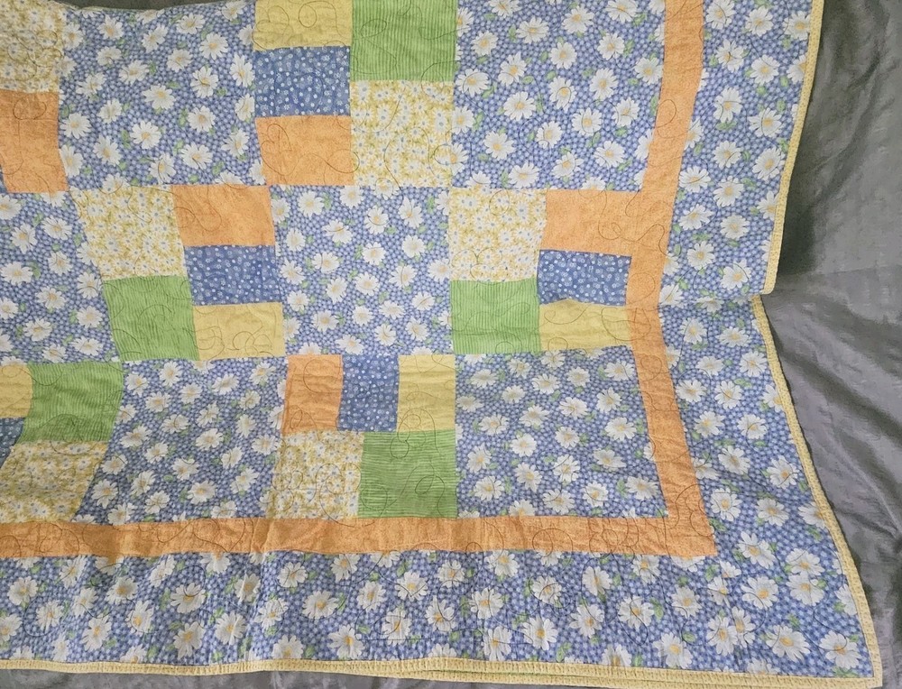 Patchwork Quilt Blanket Handmade Machine Sewn Double-Side Prints Daisy 5x8 READ