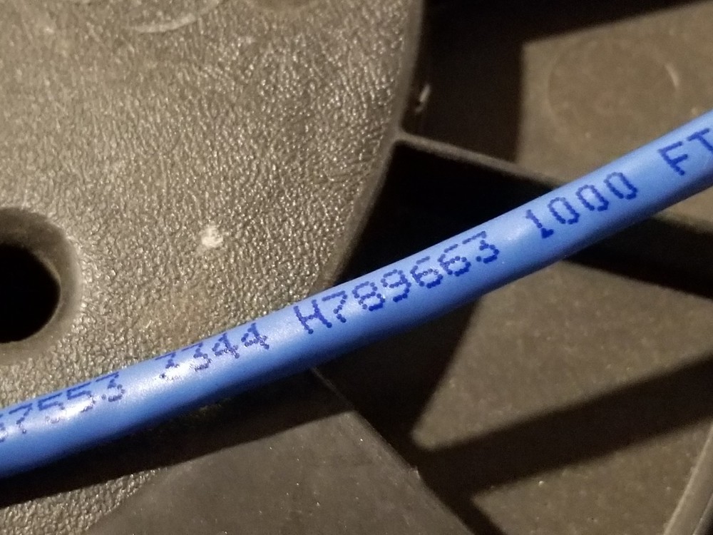 Belden Mohawk M57553 24/4P CAT5e LAN UTP Networking Cable Riser Blue /100ft