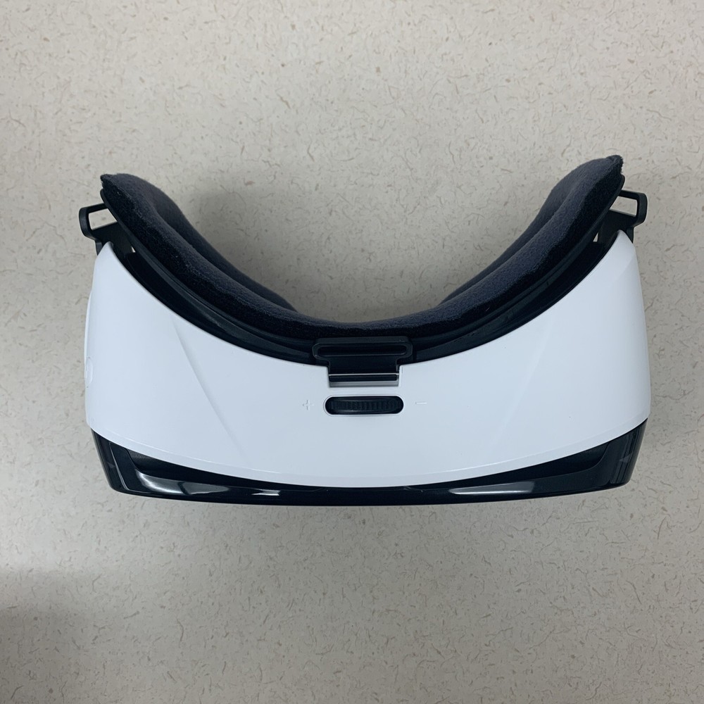 Samsung Gear VR Oculus Virtual Reality Headset for Note5 S6 S7 Edge White w/Box