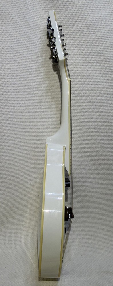 Stagg Acoustic-electric bluegrass mandolin White