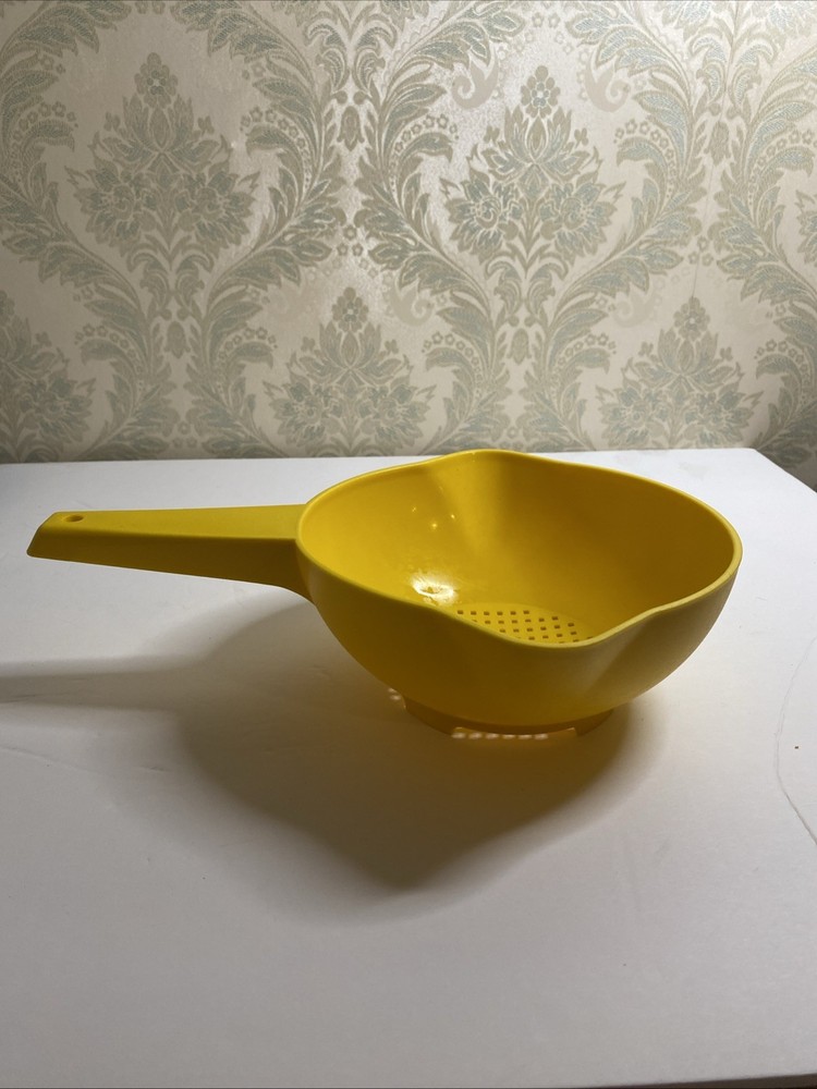 Yellow Collander/Strainer Quart