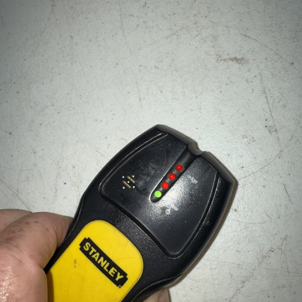 Stanley IntelliSensor Stud Finder 77-110 Sensor W/ Audio & LED Display & Battery