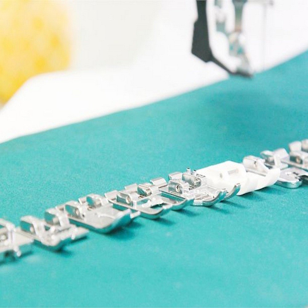 Bernette B77 Deco Sewing & Quilting Machine Bundle with 100 Thread Spools