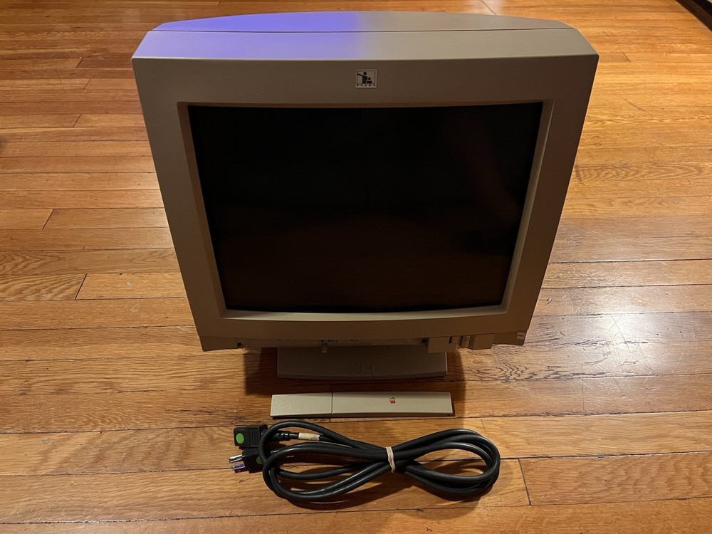 VINTAGE Apple Multiple Scan 1705 Display 1995 TESTED