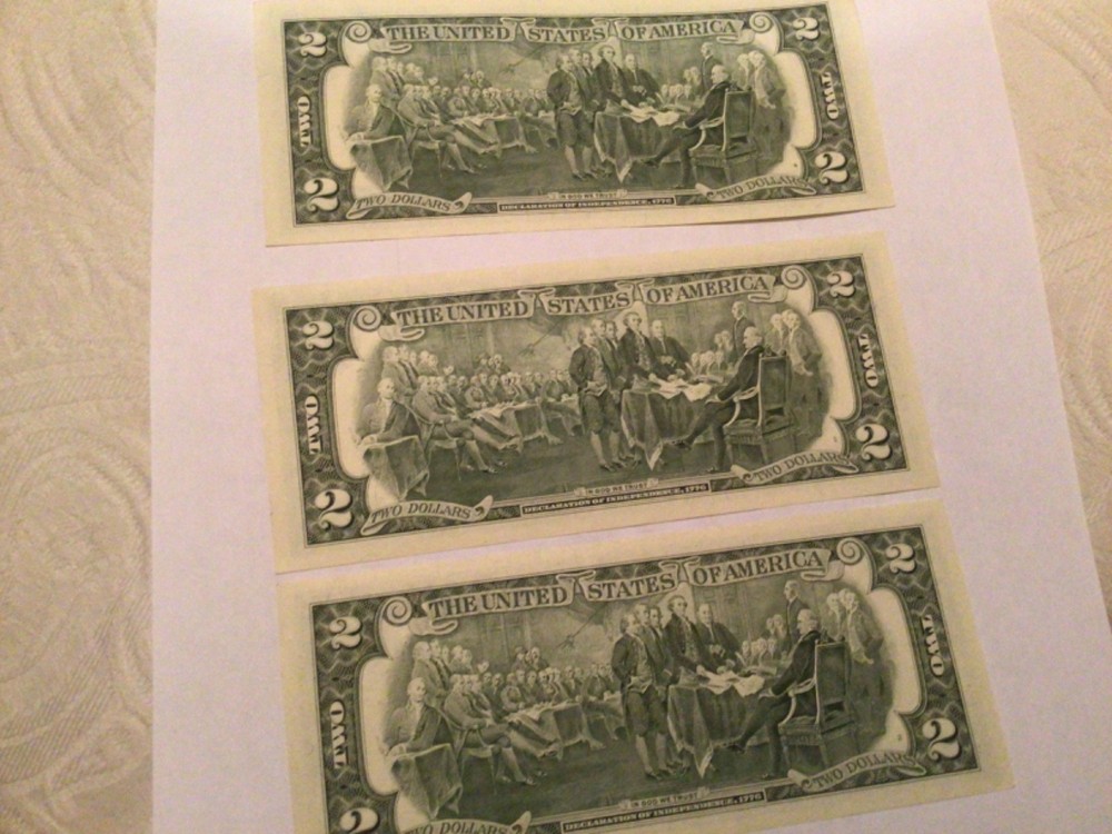 $2 DOLLAR BILLS IN SEQUENCED ORDER - 3 BILLS