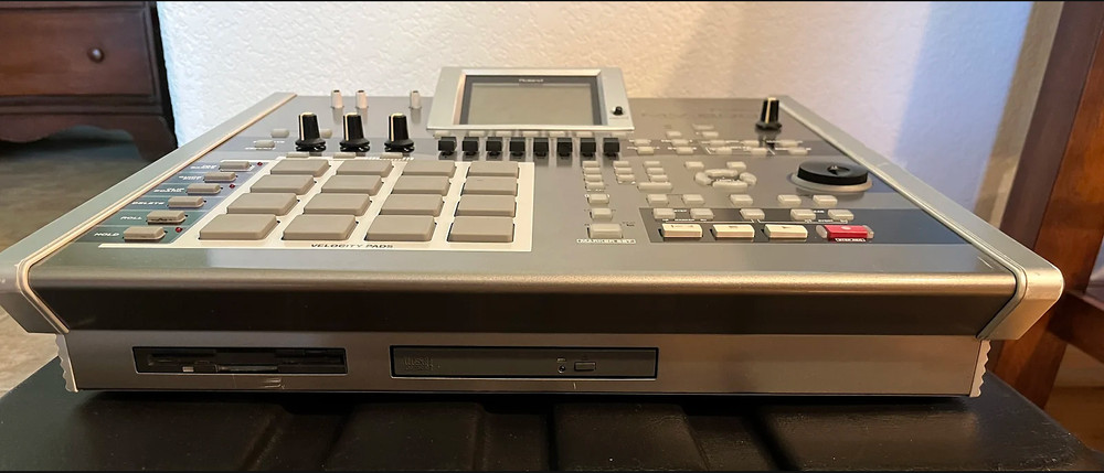 Roland MV-8000 Production Studio Sampler MIDI Sequencer Workstation