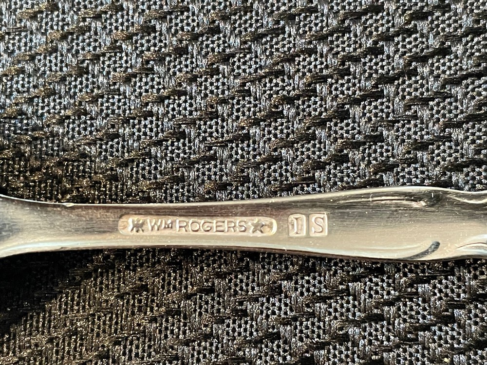 Wm Rogers BEVERLY MANOR Silver Plated Sugar Shell Spoon 5 7/8”
