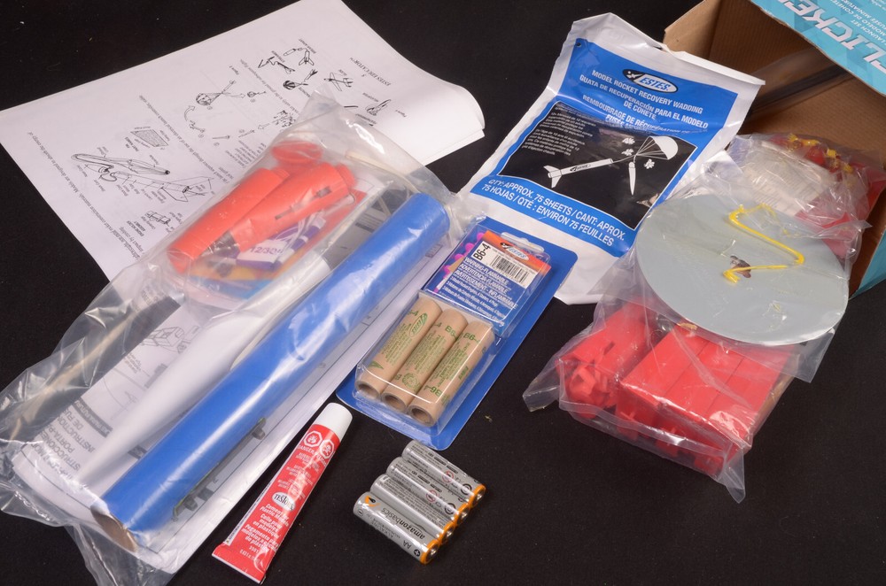 Estes 1437 Flicker 21" Flying Model Rocket Kit w/ Launch Set New Open Box